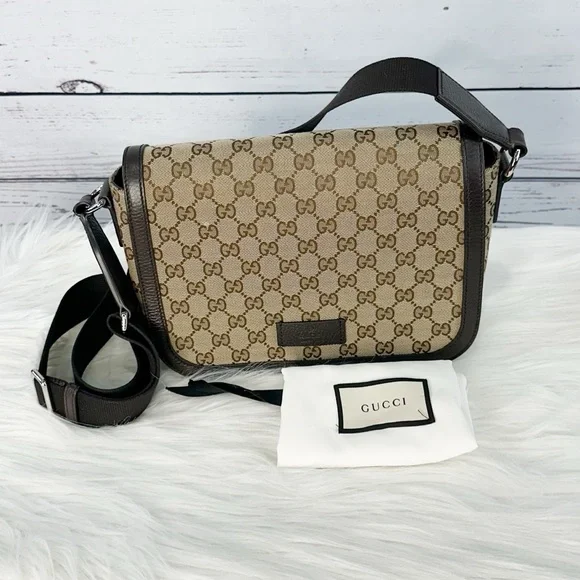 👜 Gucci GG Canvas Messenger Crossbody Bag - Picture 1 of 14